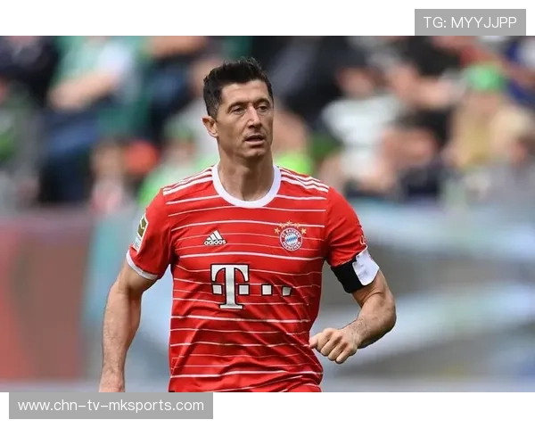 莱万精准头槌摆渡，拜仁推进更加直接